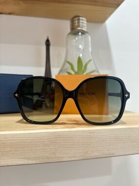 ✨ Louis Vuitton Women's Sunglasses – Black Acetate | Timeless Luxury ✨